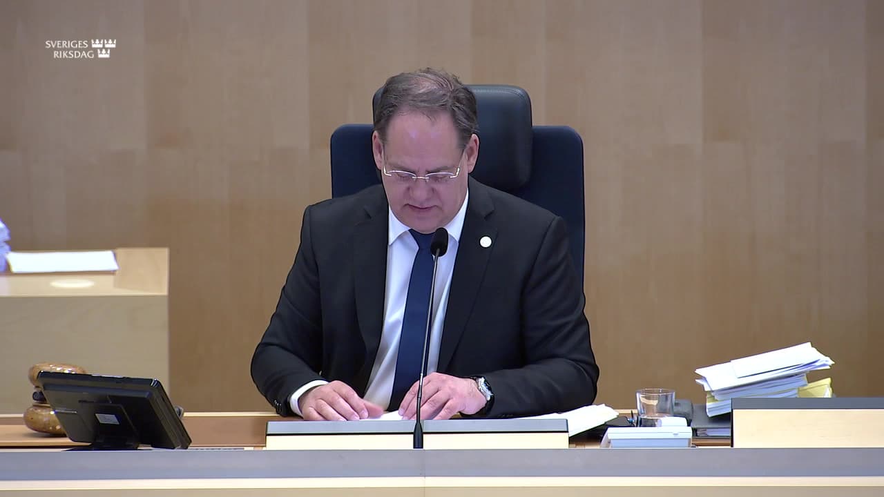 Still from Beslut, Beslut: Personalfrågor