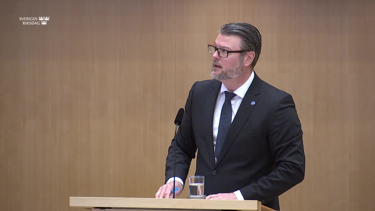 Stillbild från Debatt om förslag, Extra ändringsbudget för 2026 – Sänkt skatt på drivmedel samt el- och gasprisstöd