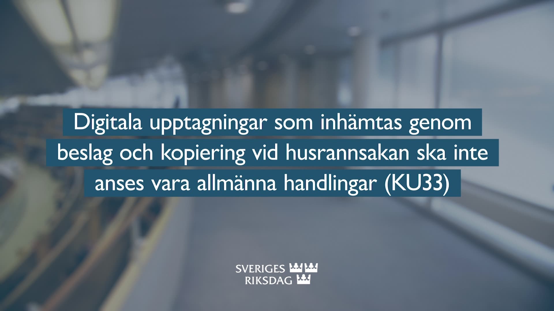 Stillbild från Beslut, Teckenspråkstolkat beslut: Digitala upptagningar som inhämtas genom beslag och kopiering vid husrannsakan ska inte anses vara allmänna handlingar