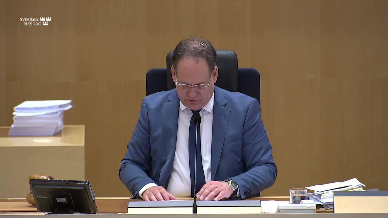 Stillbild från Beslut, Beslut: Säkerhetspolitik