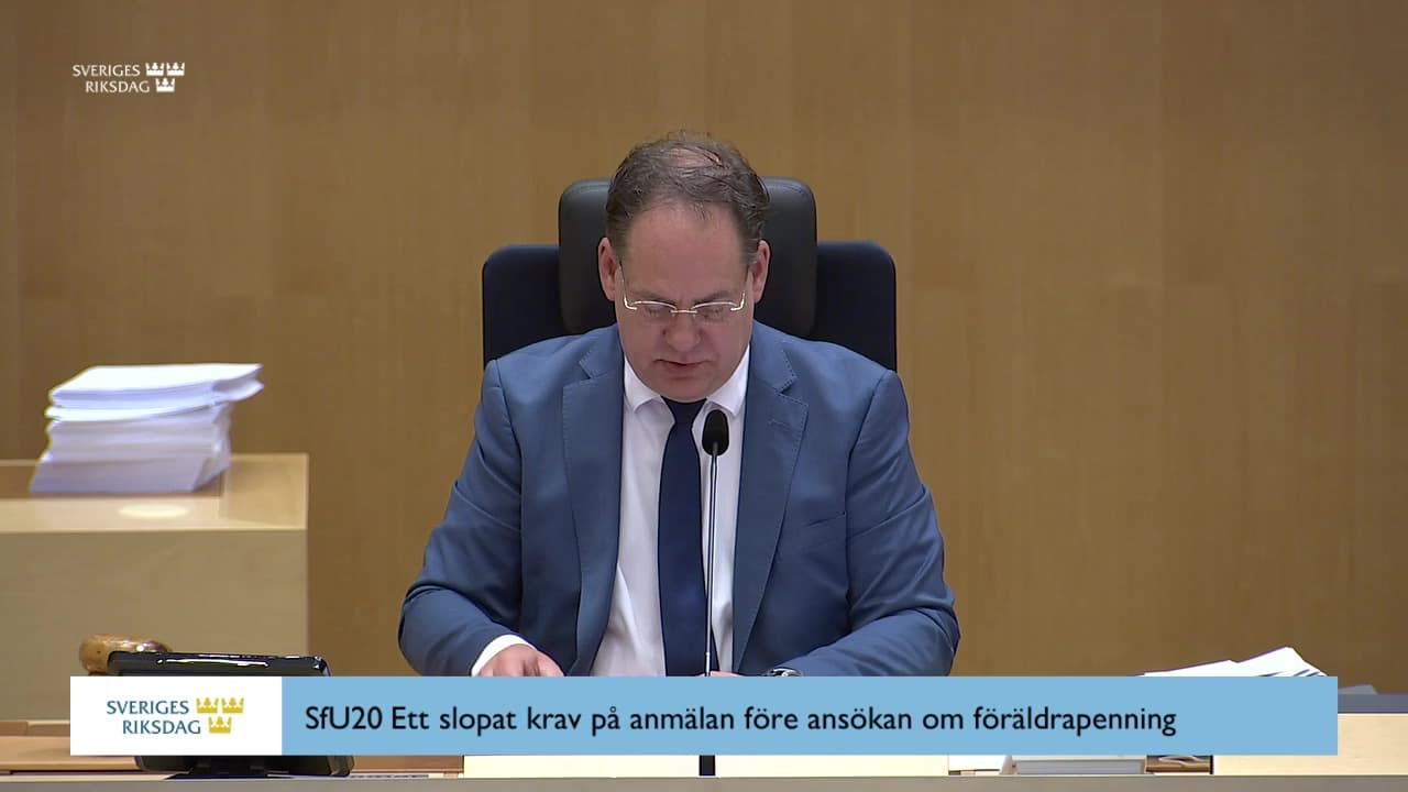 Stillbild från Beslut, Beslut: Ett slopat krav på anmälan före ansökan om föräldrapenning