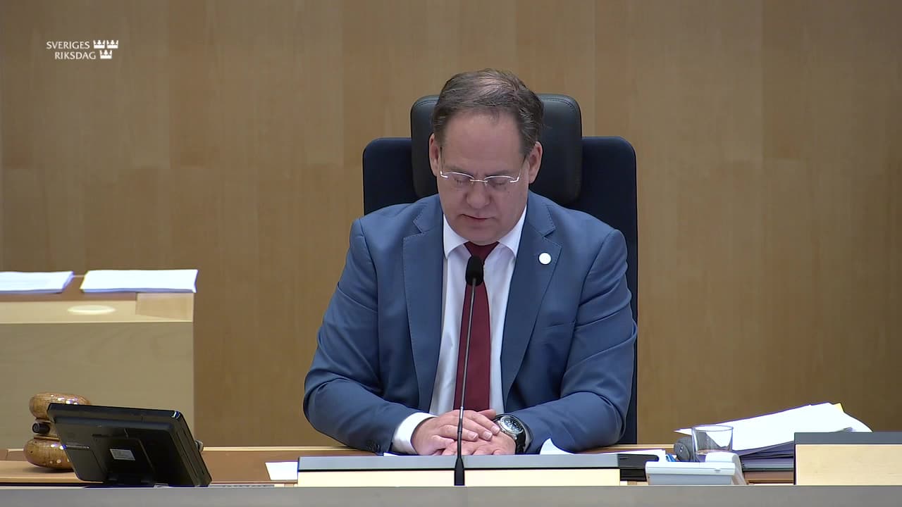 Stillbild från Beslut, Beslut: En ny vapenlag