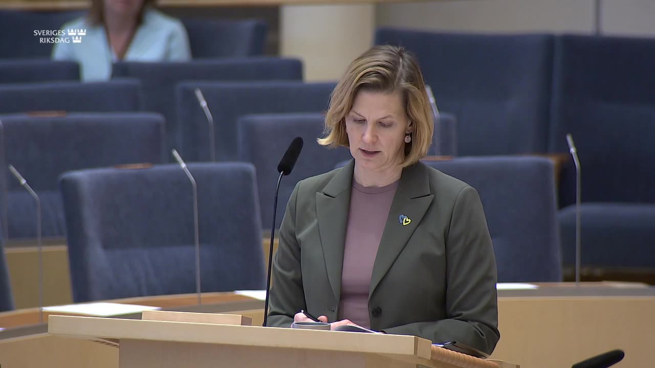 Stillbild från Interpellationsdebatt, Lönetransparensdirektivet