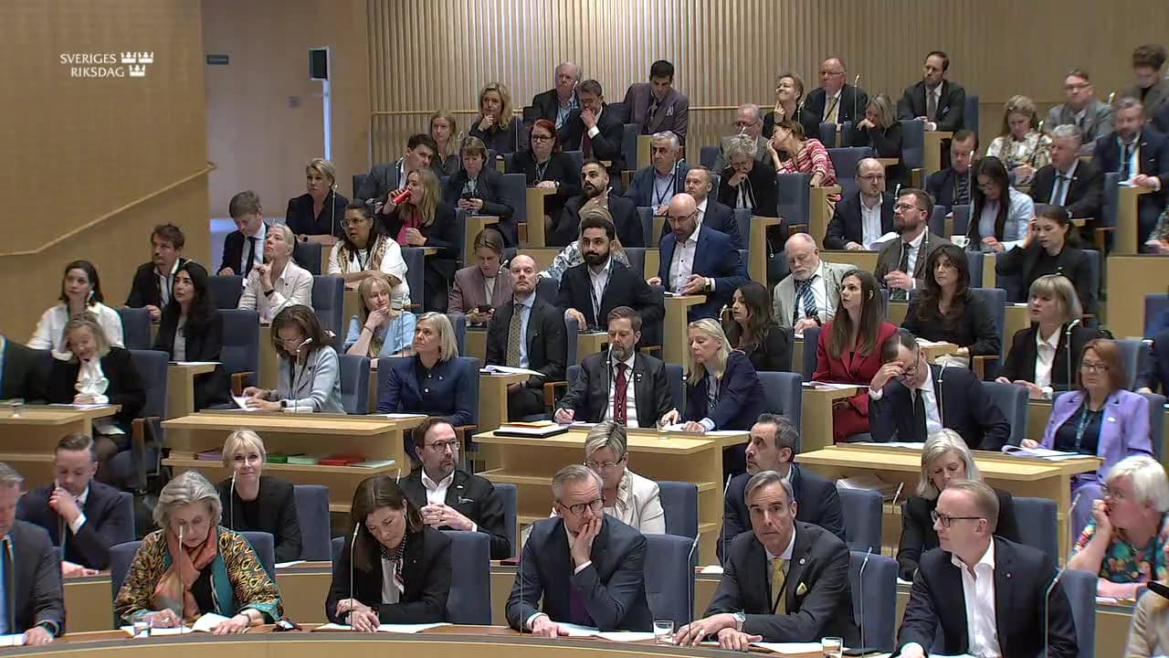 Stillbild från Beslut, Beslut: Slopat matkrav för serveringstillstånd