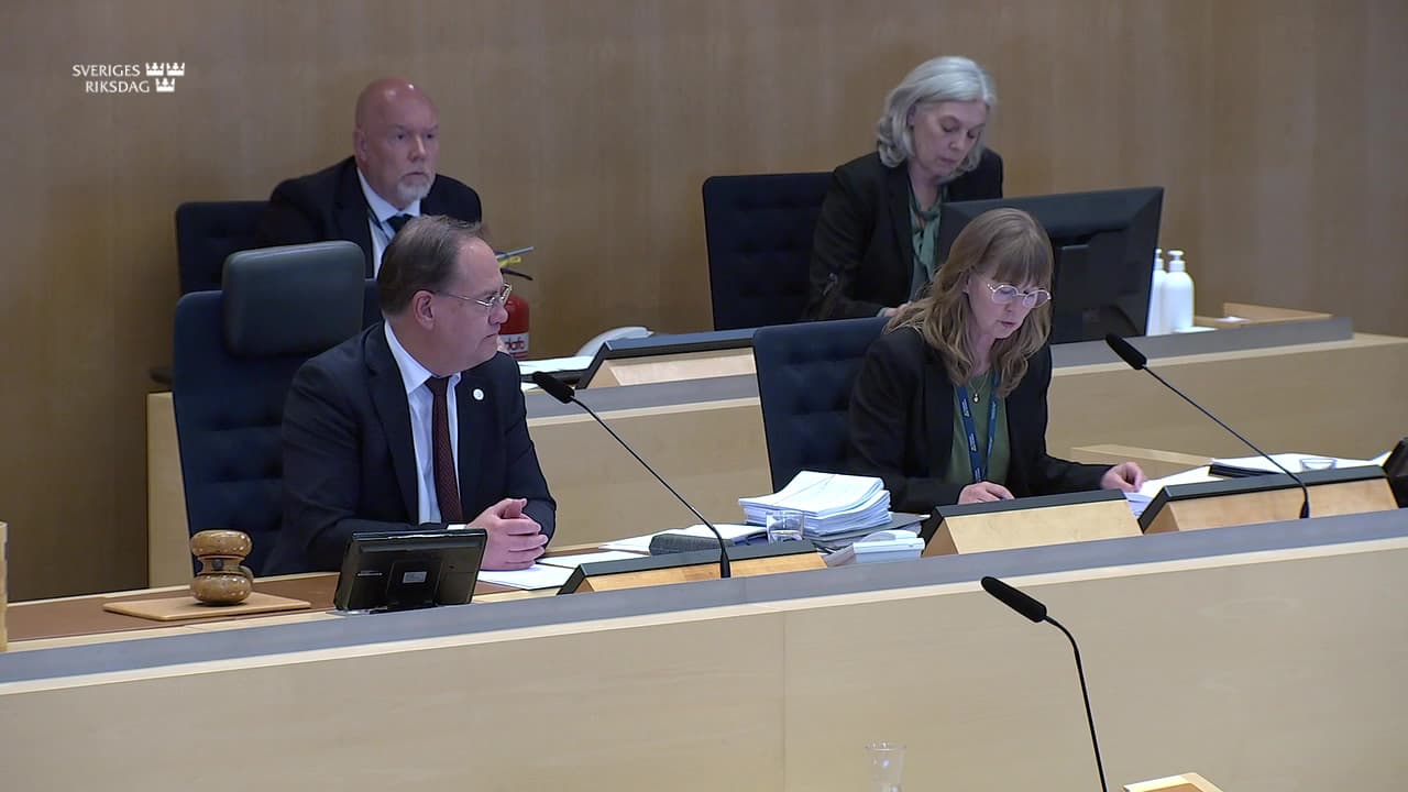Stillbild från Beslut, Beslut: Kvalificering till socialförsäkringen