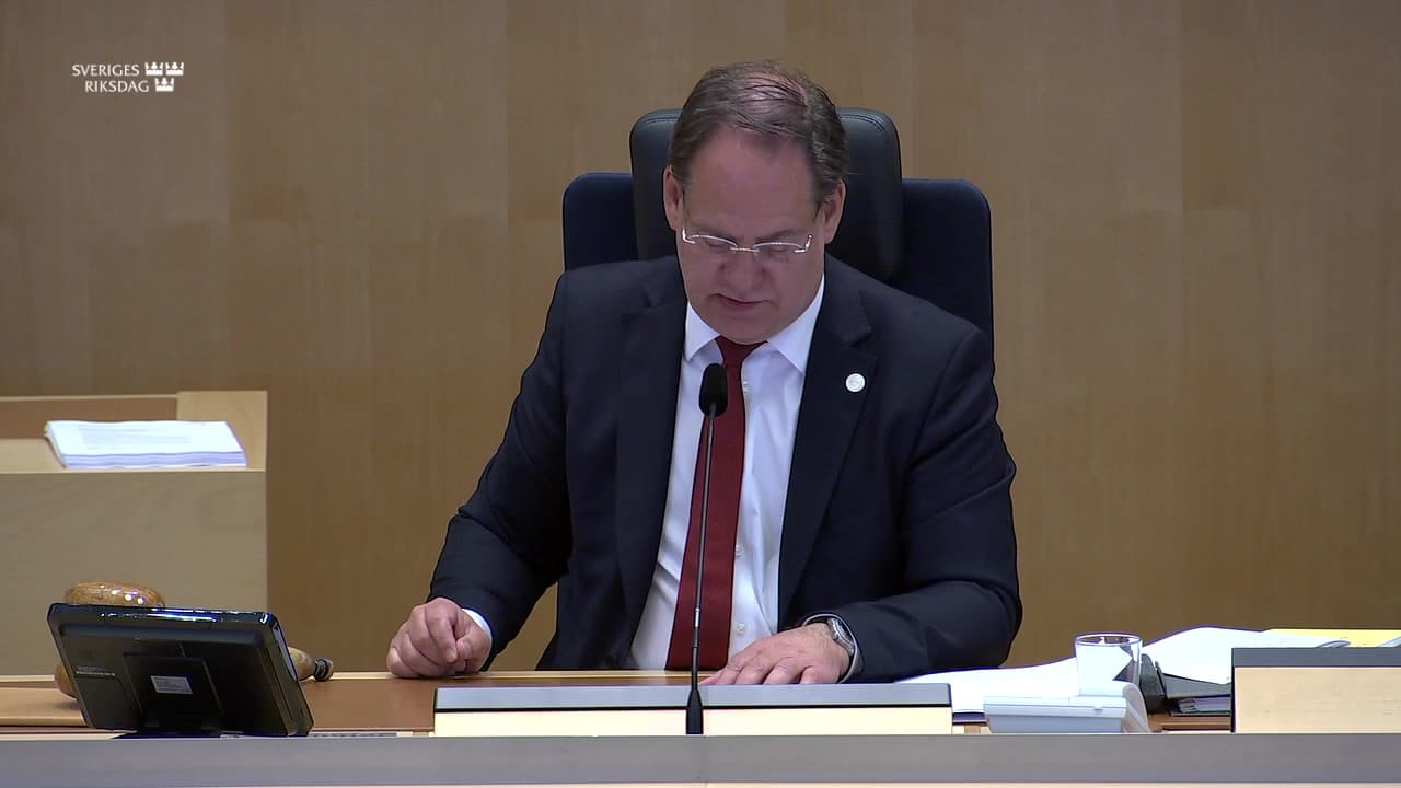 Stillbild från Beslut, Beslut: Aktivitetskrav för mottagare av försörjningsstöd