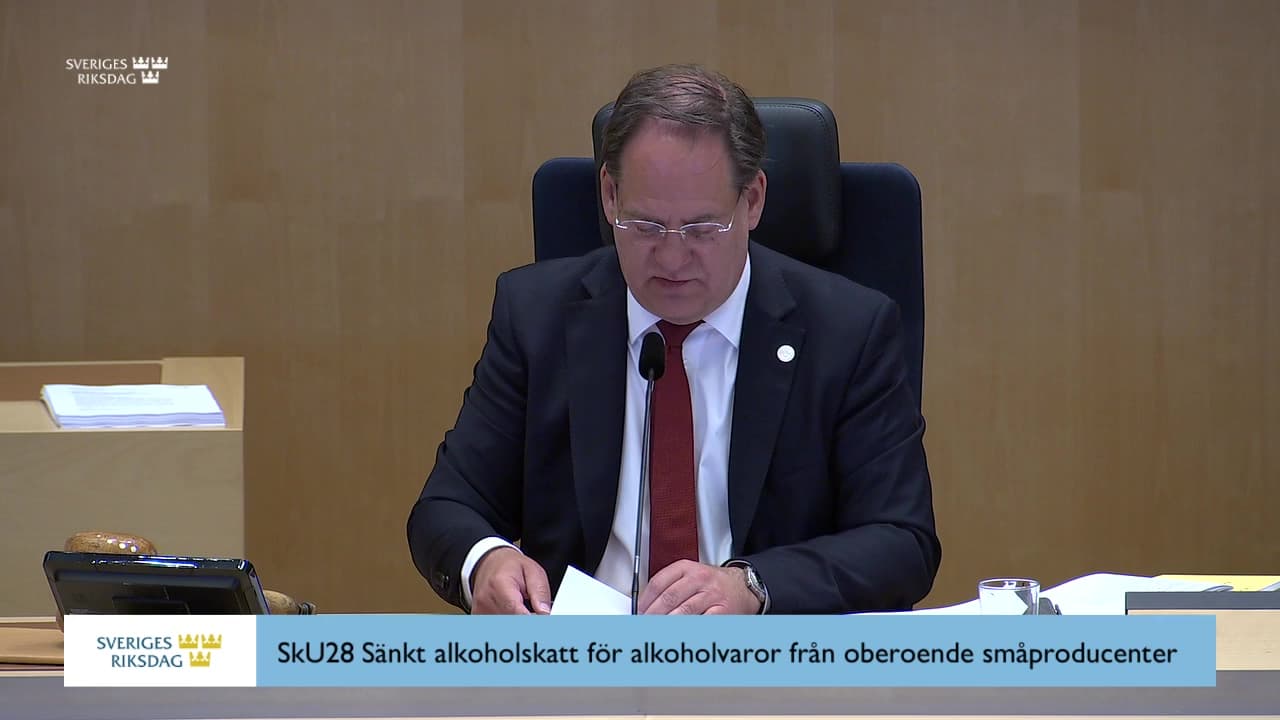 Stillbild från Beslut, Beslut: Sänkt alkoholskatt för alkoholvaror från oberoende småproducenter
