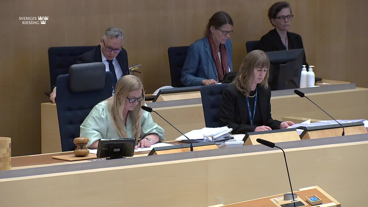 Stillbild från Beslut, Beslut: En ny konsumentkreditlag