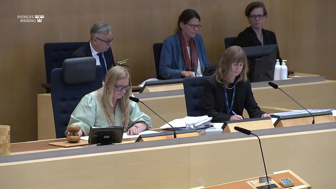 Stillbild från Beslut, Beslut: Åtgärder för att stärka kontanternas funktionssätt