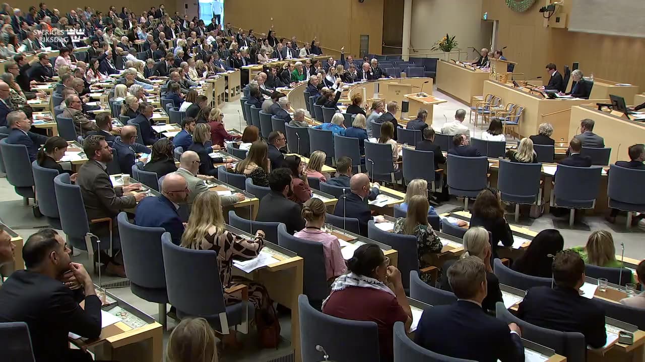 Stillbild från Beslut, Beslut: Svenskt bidrag till Natos framskjutna närvaro i Finland