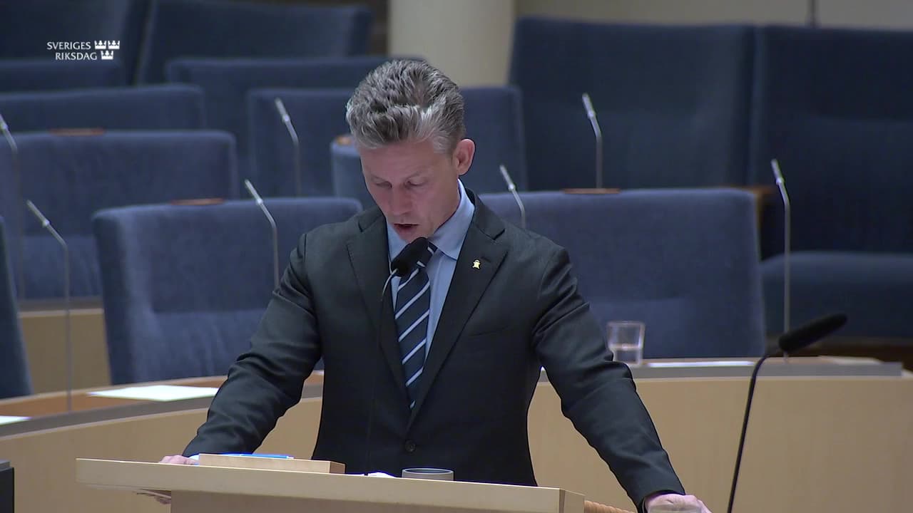 Stillbild från Interpellationsdebatt, FMV:s närvaro i förbandsorter