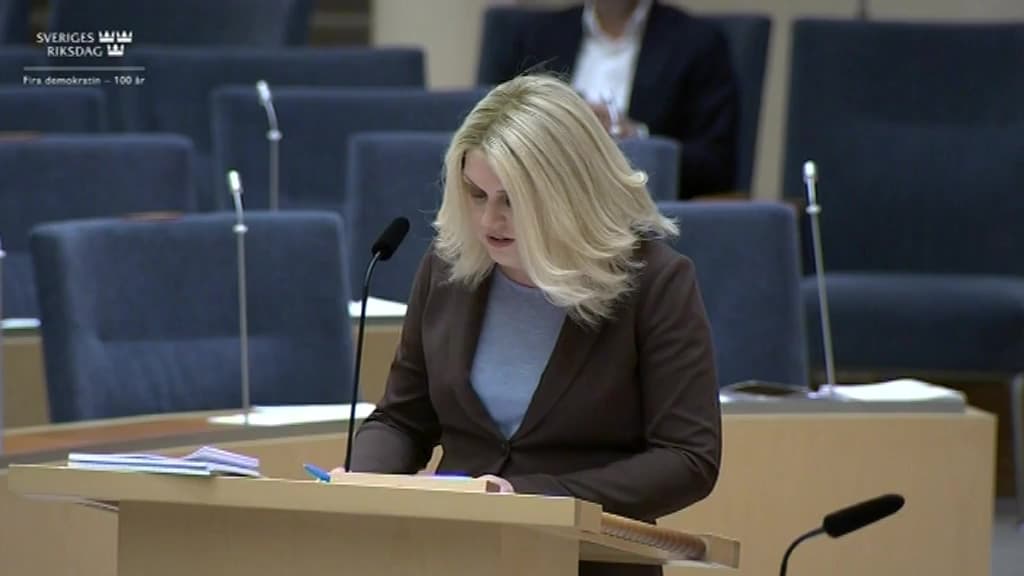 Stillbild från Interpellationsdebatt, Estetiska injektionsbehandlingar
