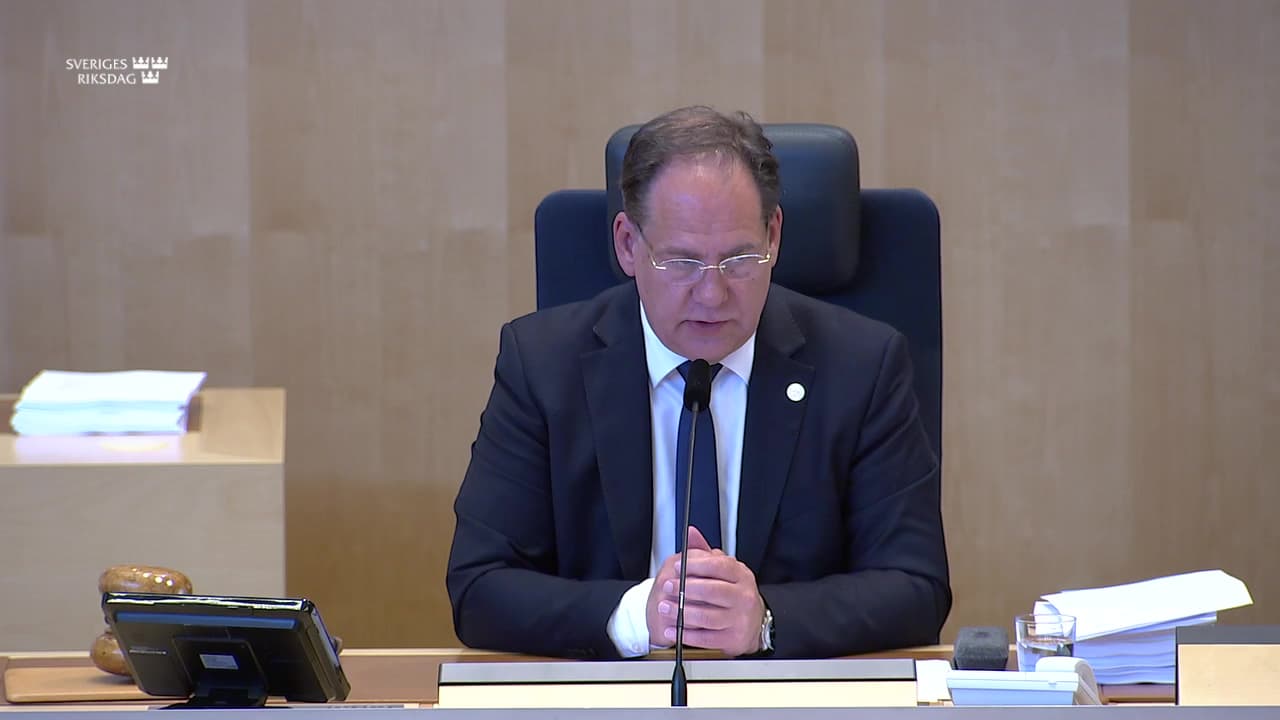 Stillbild från Beslut, Beslut: Utmönstring av permanent uppehållstillstånd och anpassning av svensk rätt till EU:s migrations- och asylpakt