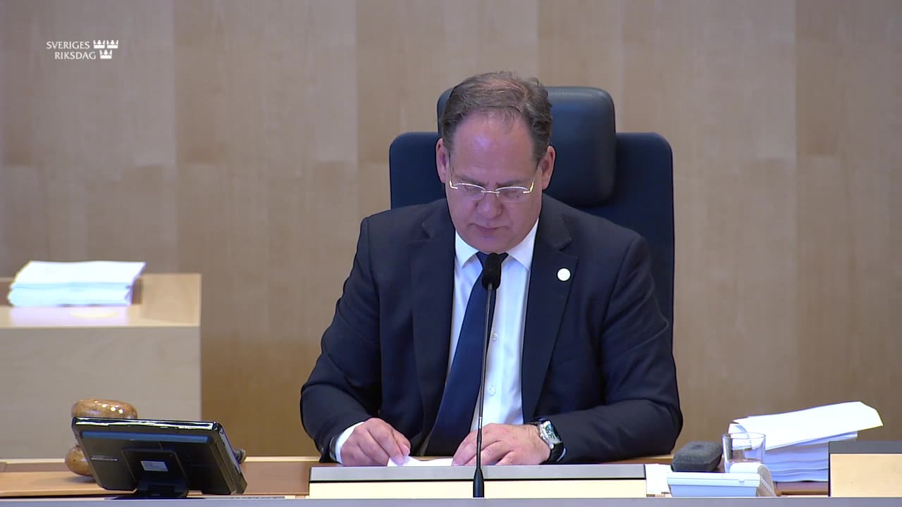 Stillbild från Beslut, Beslut: Riksrevisionens rapport om Inspektionen för vård och omsorgs hantering av enskildas klagomål på hälso- och sjukvården