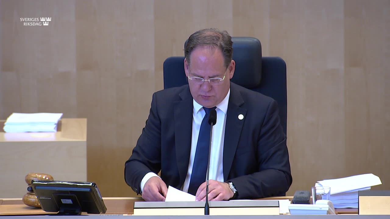 Stillbild från Beslut, Beslut: Riksrevisionens rapport om statens insatser för trygga bostadsaffärer