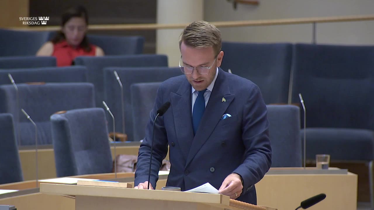 Stillbild från Interpellationsdebatt, Dubbelspår på Ostkustbanan