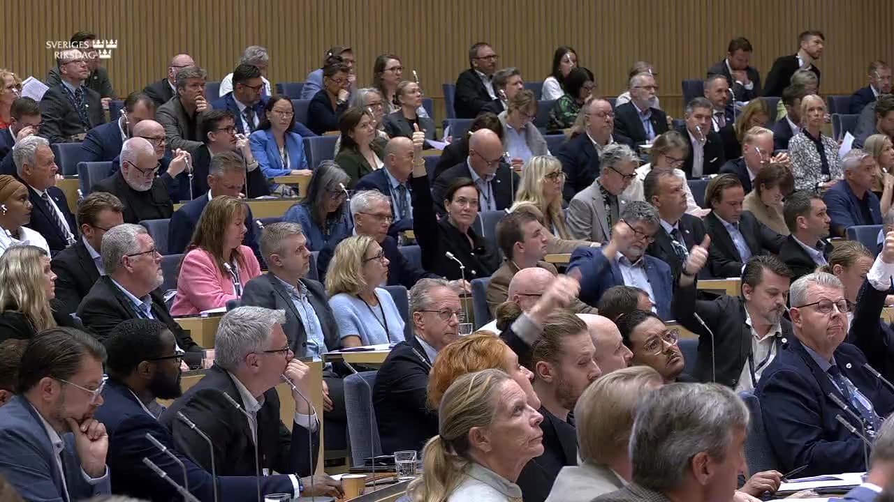 Stillbild från Beslut, Beslut: En mer sammanhållen vård för personer med skadligt bruk eller beroende och andra psykiatriska tillstånd