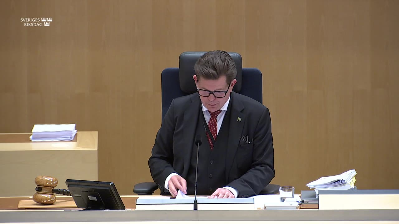 Stillbild från Beslut, Beslut: Uppskov med behandlingen av ett ärende