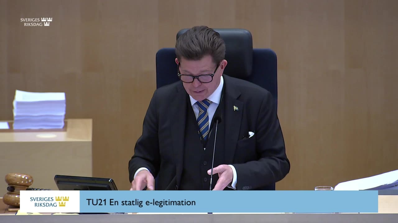 Stillbild från Beslut, Beslut: En statlig e-legitimation