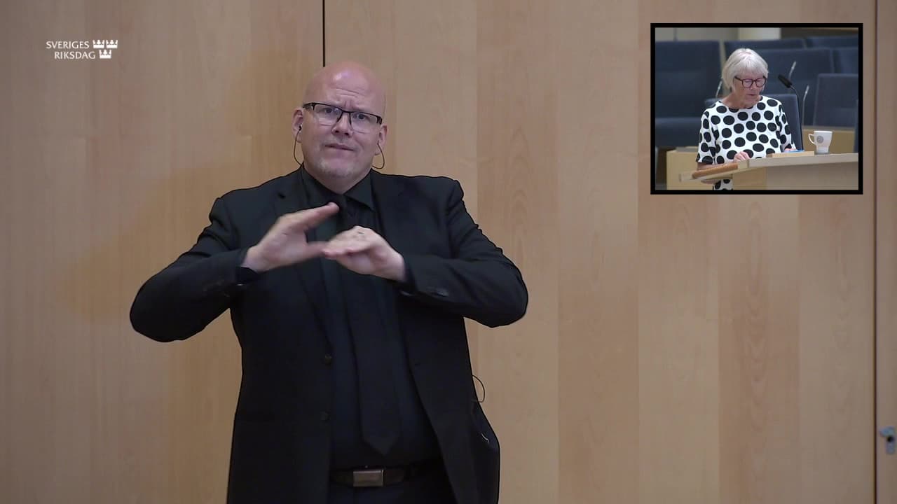 Stillbild från Interpellationsdebatt, Interpellationsdebatt: Antagningen till specialskolan för döva elever - teckenspråkstolkad