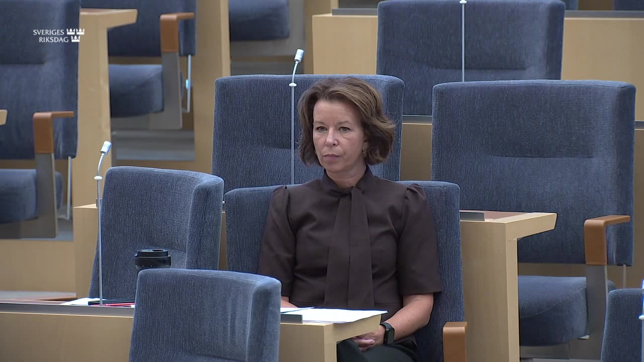 Stillbild från Interpellationsdebatt, Regeringens åtgärder efter rapportering om aktieaffärer och jäv