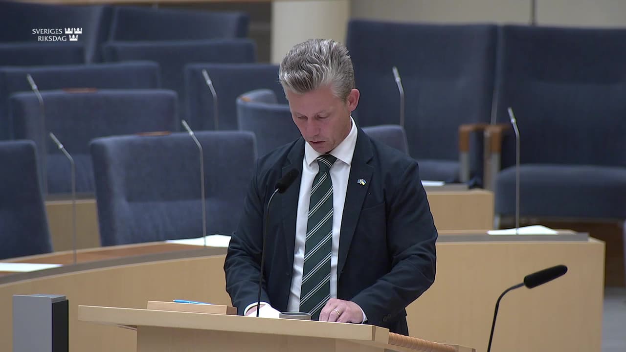 Stillbild från Interpellationsdebatt, Försvarets klimatanpassning och förmåga att möta en bred hotbild