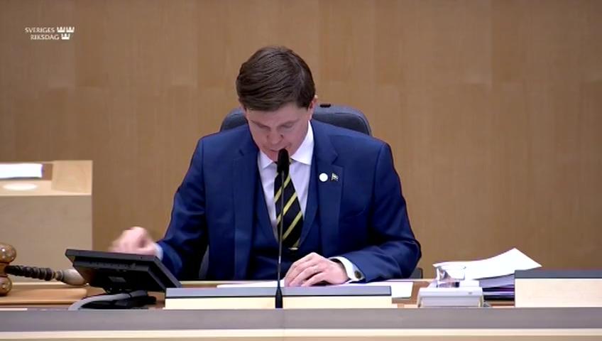 Stillbild från Debatt om förslag, Utvidgade möjligheter att förvandla obetalda böter till fängelse