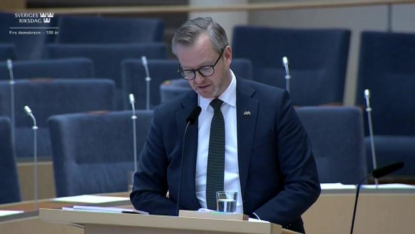 Stillbild från Interpellationsdebatt, Utebliven justering av skatten på bränsle