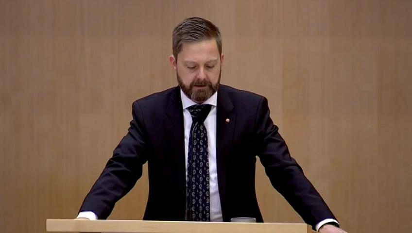 Stillbild från Debatt om förslag, Större frihet att bygga altaner