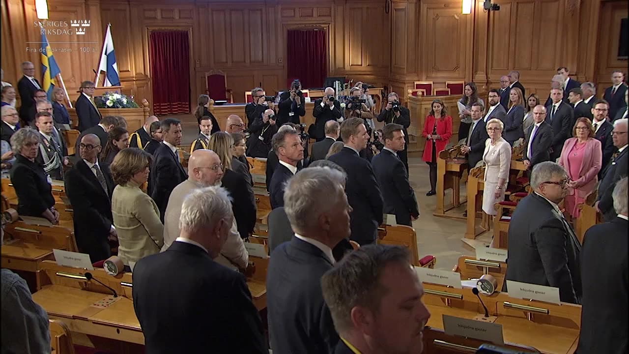 Stillbild från Besök, Finlands president håller tal i riksdagen