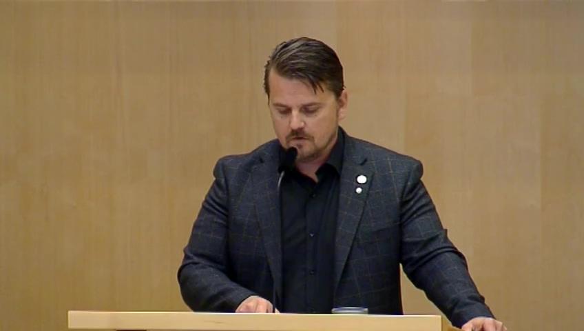 Stillbild från Debatt om förslag, En möjlighet till körkortslån