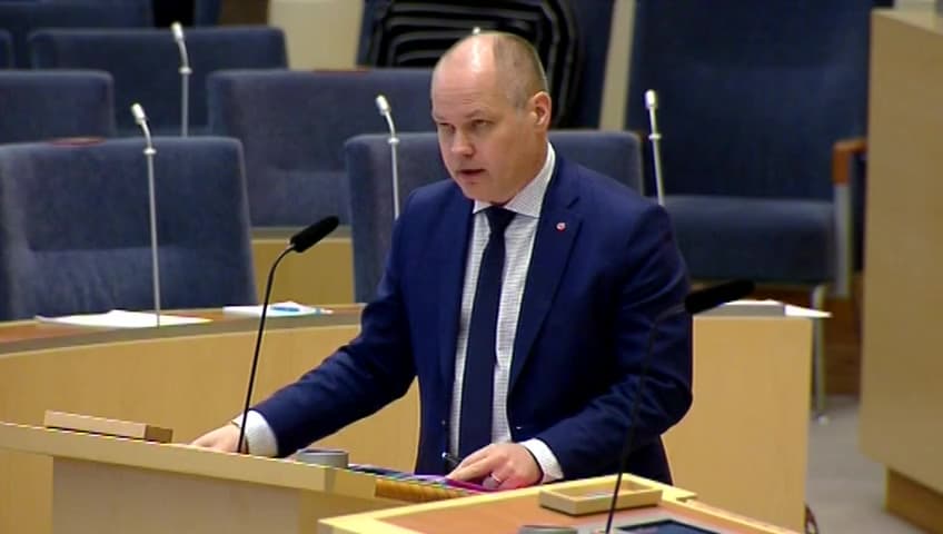 Stillbild från Interpellationsdebatt, Hög och störande musik från fordon