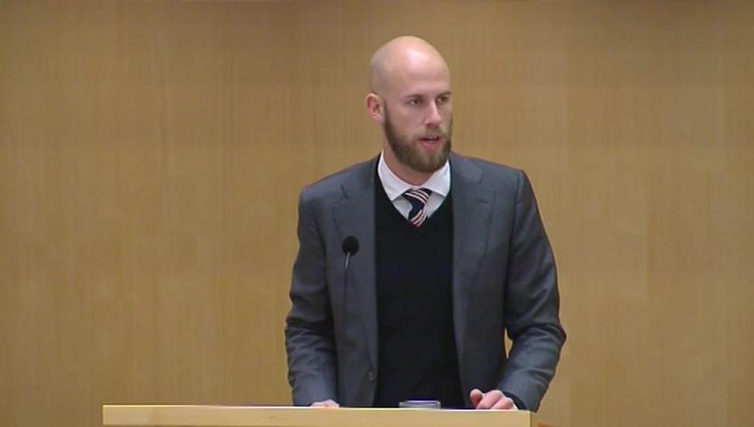 Stillbild från Debatt om förslag, Påminnelse vid utebliven betalning av årlig avgift enligt fastighetsmäklarlagen