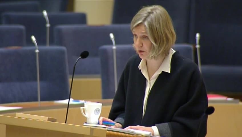 Stillbild från Interpellationsdebatt, Övergivna fordon