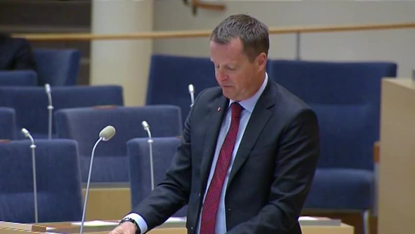 Stillbild från Interpellationsdebatt, Den it-attack som drabbat världen