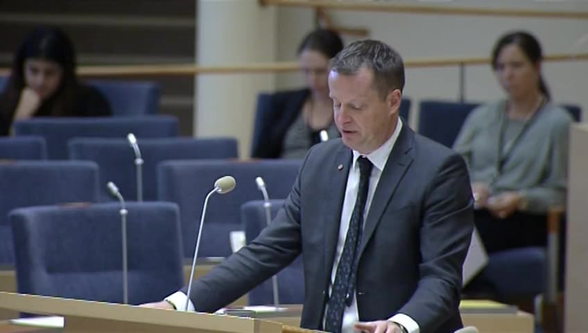 Stillbild från Interpellationsdebatt, Den olagliga konkurrensen på våra vägar