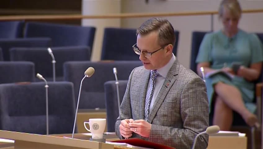 Stillbild från Interpellationsdebatt, Effekter av regeringens näringspolitik