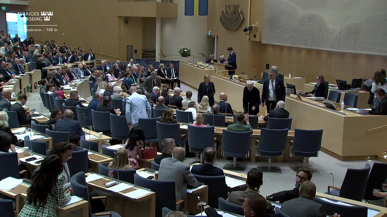 Stillbild från Avtackning, Avtackning efter voteringens slut