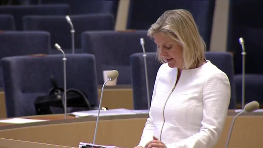 Stillbild från Interpellationsdebatt, Slopat gåvoavdrag