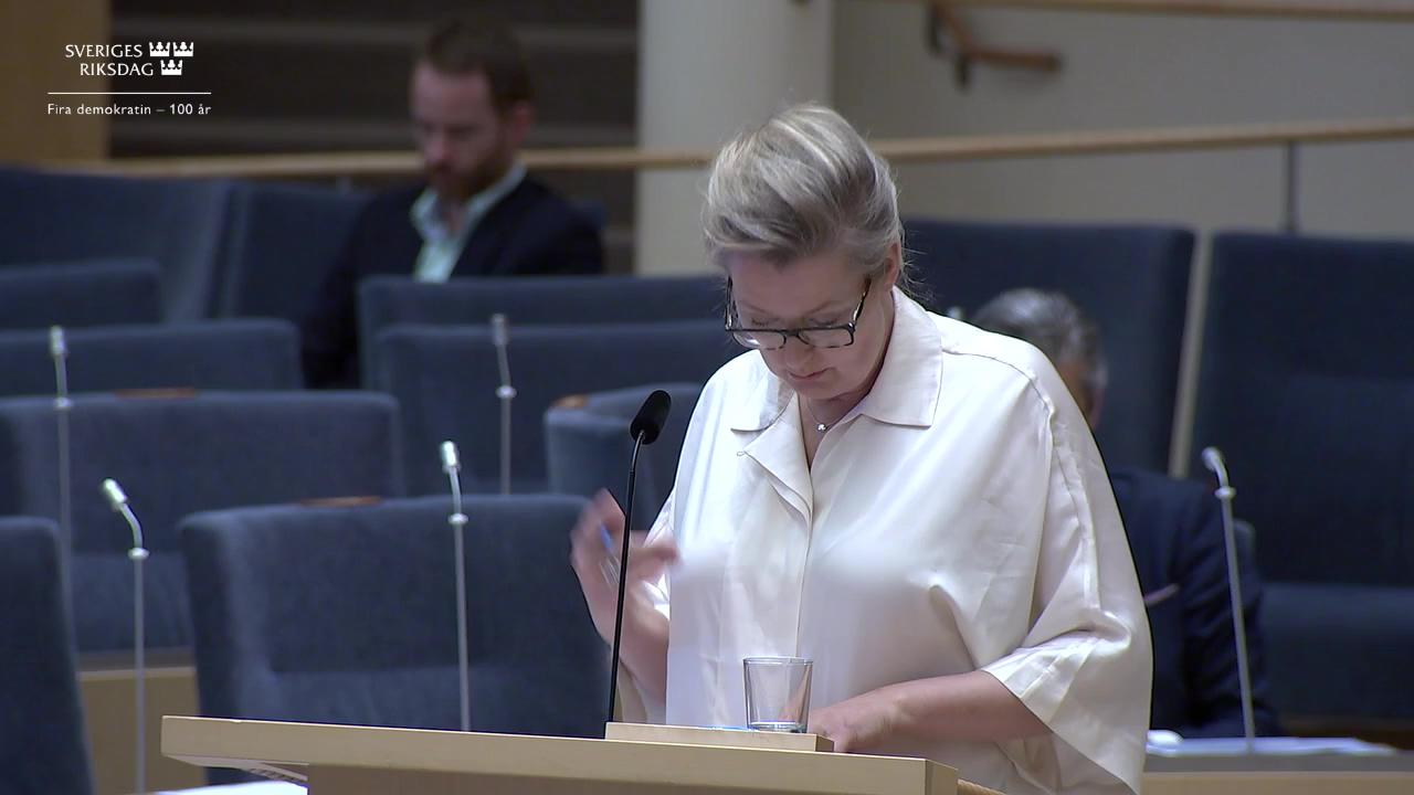 Stillbild från Interpellationsdebatt, Beslut gällande idrottsgymnasium