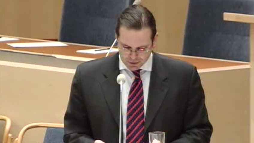 Stillbild från Interpellationsdebatt, Illegala spelautomater