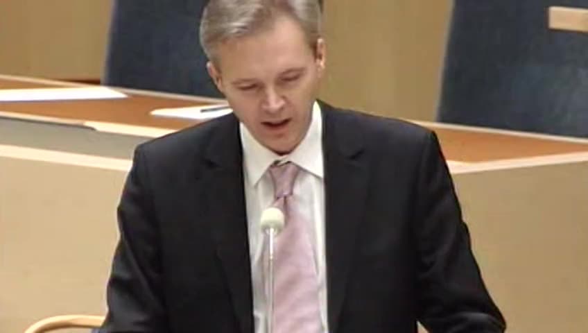 Stillbild från Interpellationsdebatt, Översyn av försvarsförordningen för bättre stöd vid krig, kris eller olycka