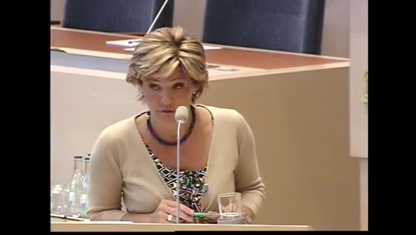 Stillbild från Interpellationsdebatt, Våld mot missbrukande kvinnor