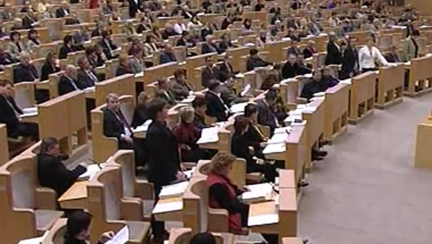 Stillbild från Debatt om förslag, Reklamtid i TV