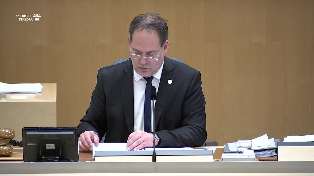 Stillbild från Beslut, Beslut: Barnets bästa vid fortsatt vård enligt LVU