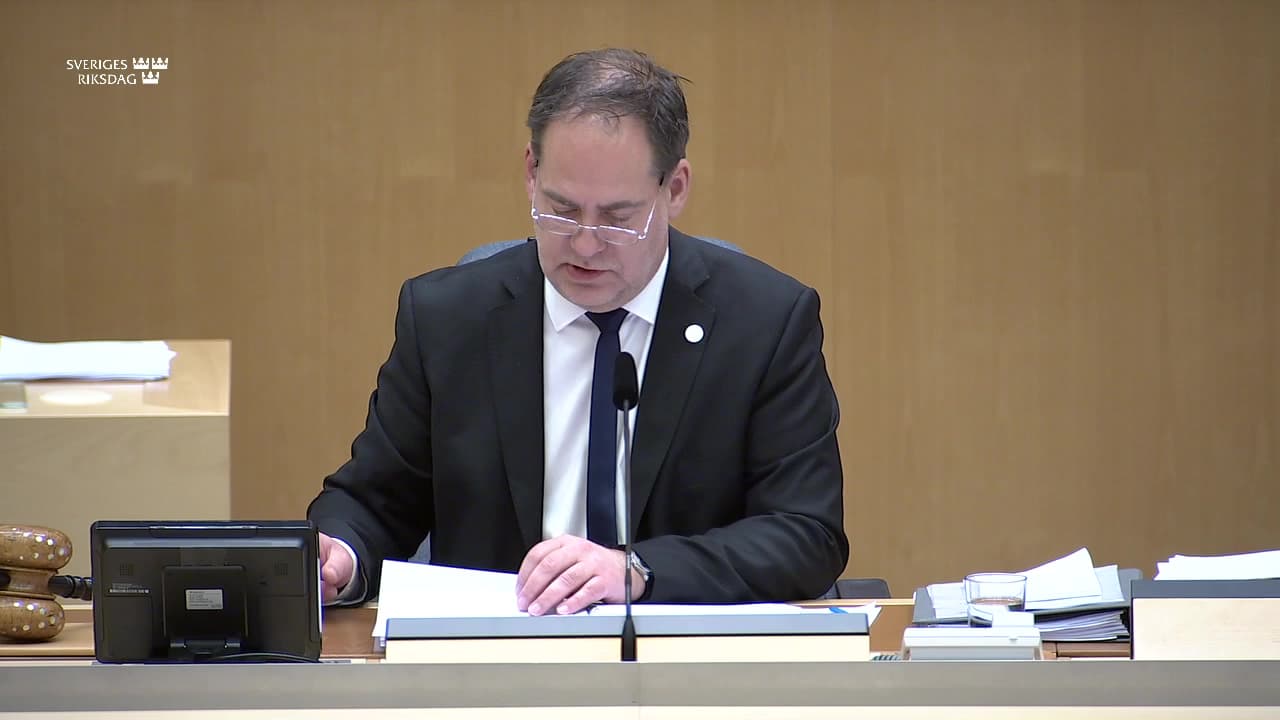 Stillbild från Beslut, Beslut: En ny biobankslag