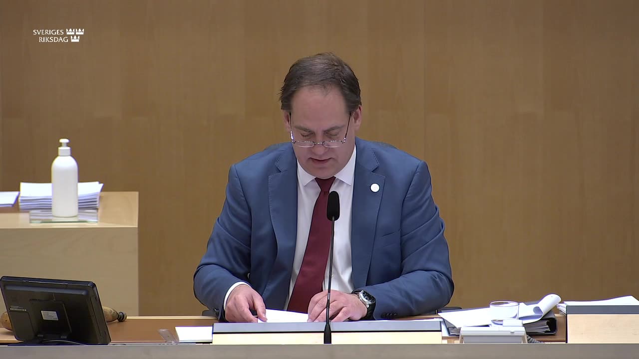 Stillbild från Beslut, Beslut: Senarelagd anslutning till nationell läkemedelslista