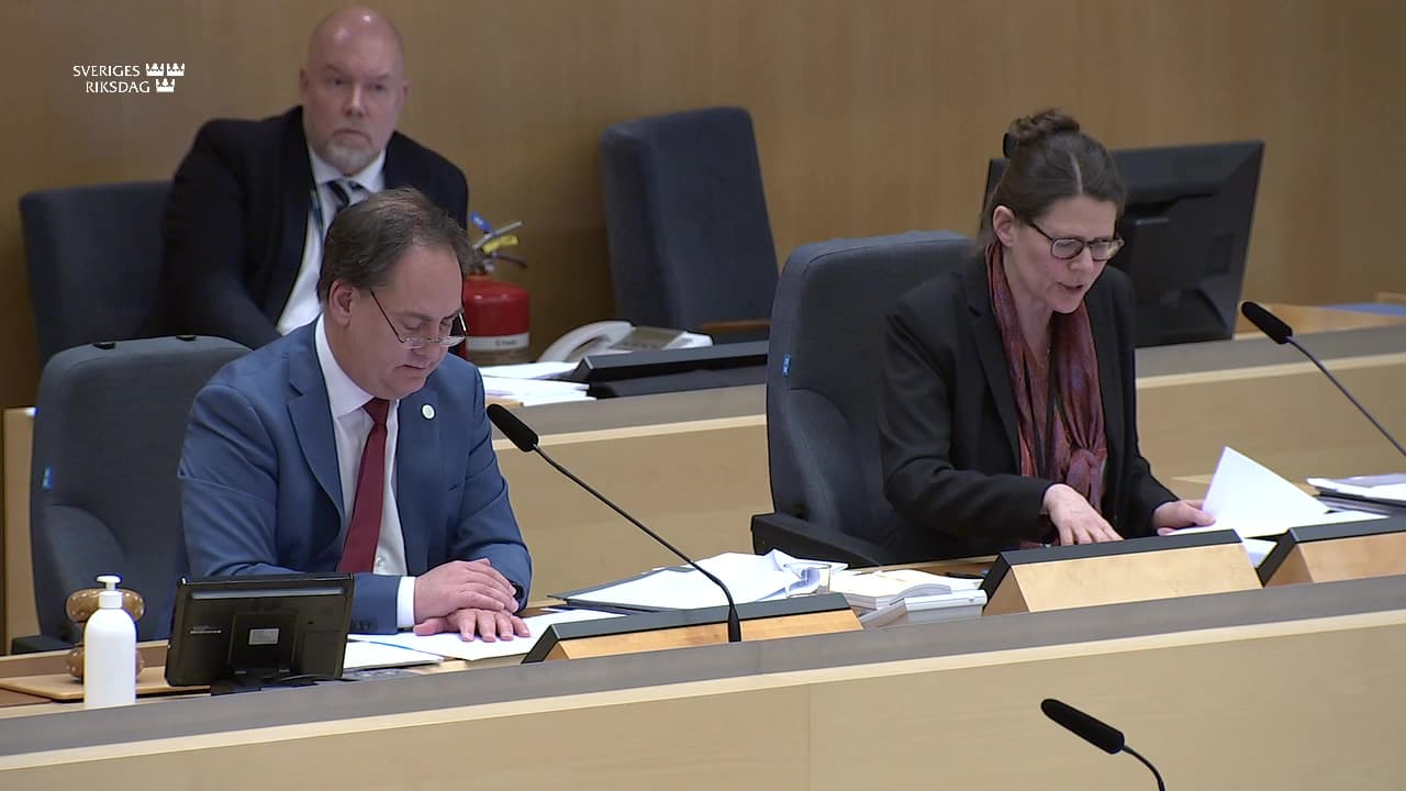 Stillbild från Beslut, Beslut: Offentlighet, sekretess och integritet