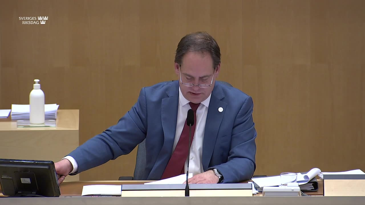 Stillbild från Beslut, Beslut: Handelspolitik