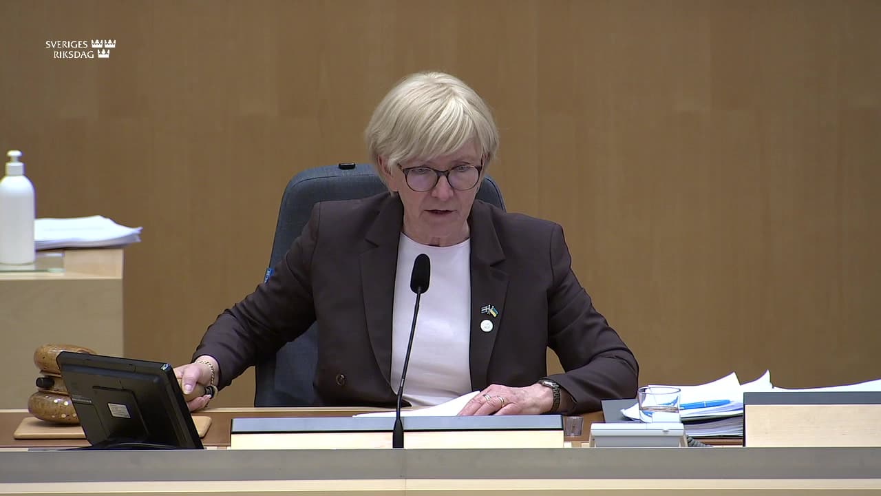 Stillbild från Beslut, Beslut: Mineralpolitik